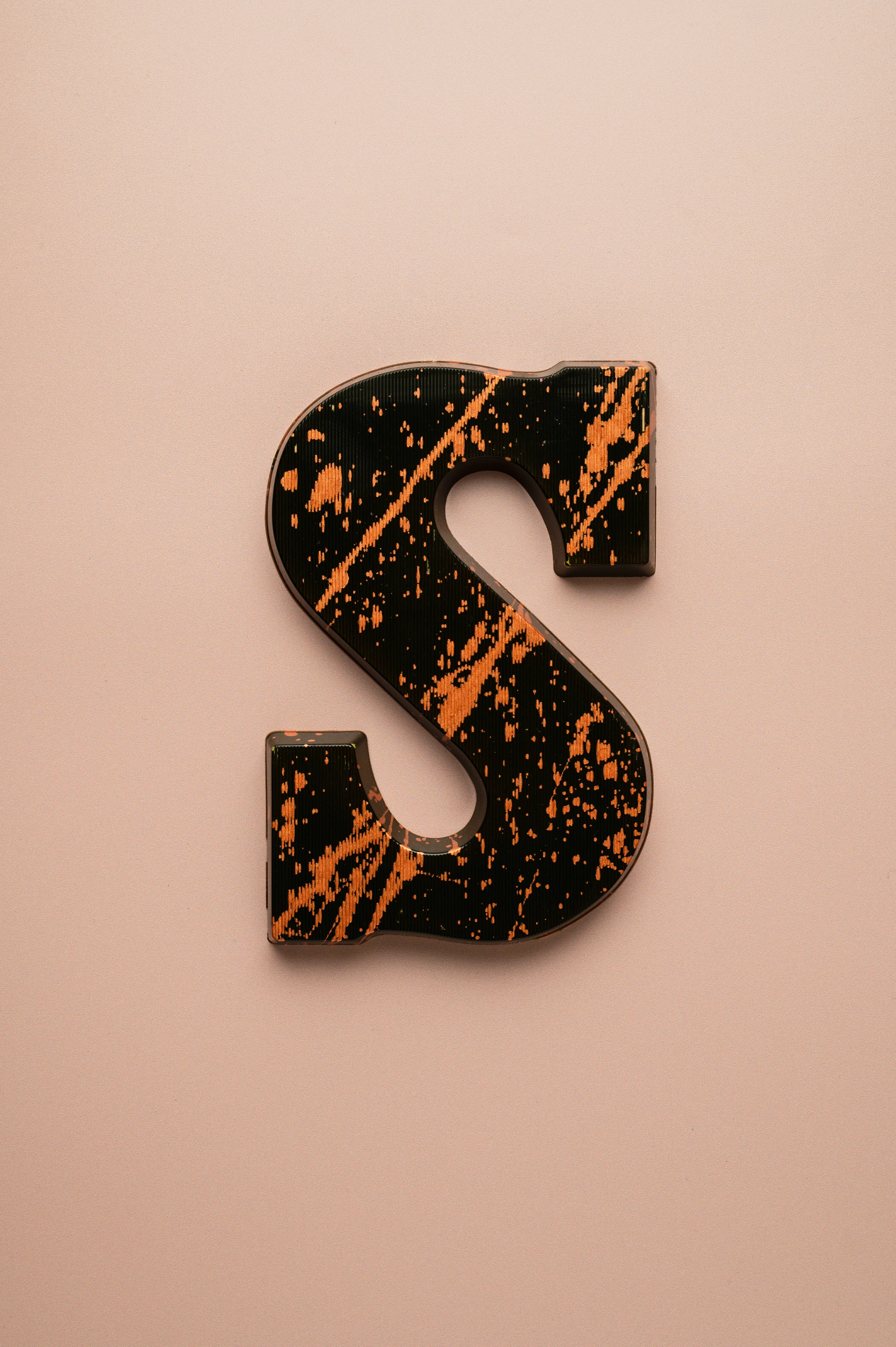 Chocoladeletter hazelnoot praline